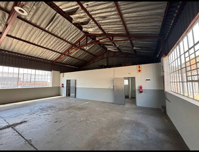 400M² WAREHOUSE TO LET IN WYNBERG